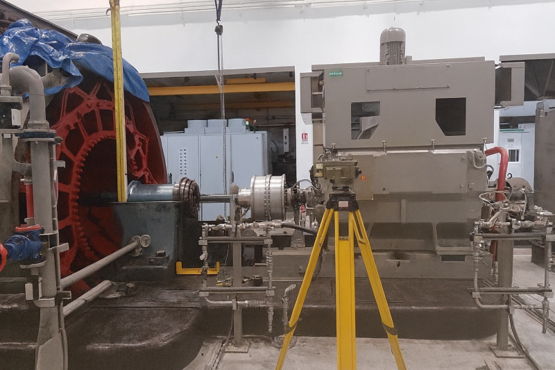 Contrôle et lignage laser sur un moteur et alternateur 